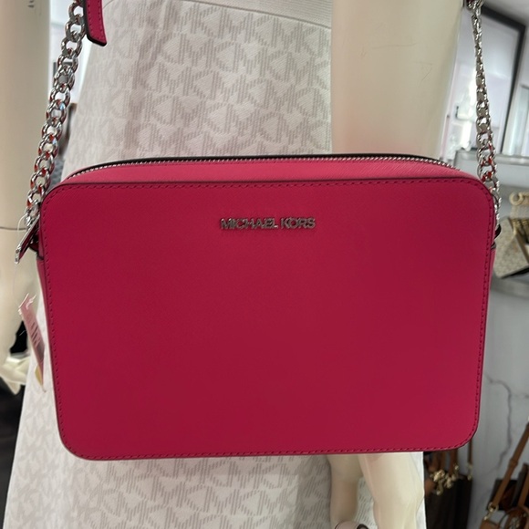 Michael Kors Jet Set Large Saffiano Leather EW Crossbody Bag
Dragonfruit
NWT - Picture 5 of 16